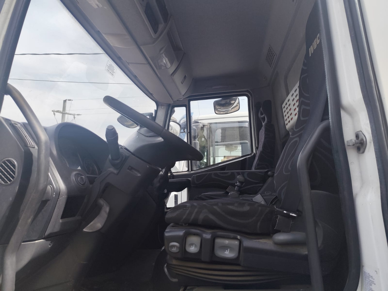 IVECO EUROCARGO 160E25K - Kamion sa dizalicom: slika 4 IVECO EUROCARGO 160E25K - Kamion sa dizalicom: slika 4
