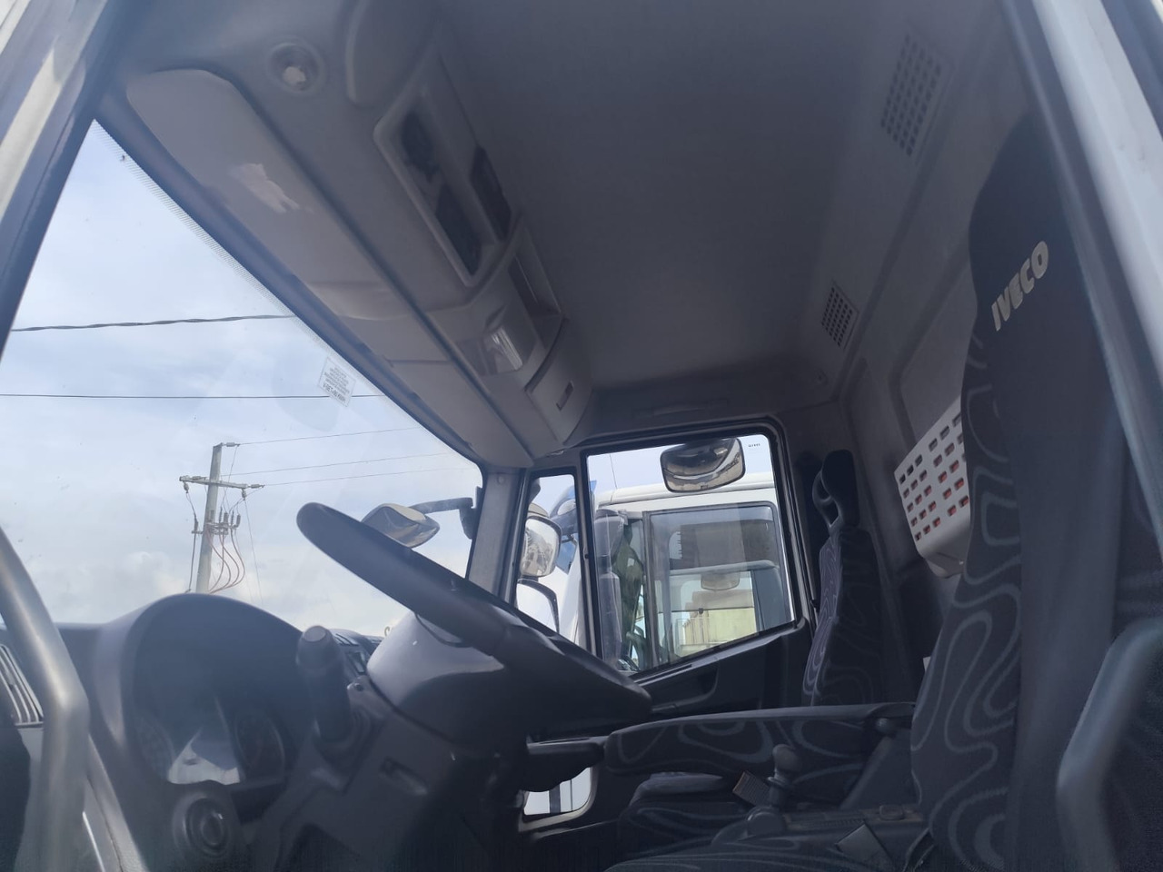 Kamion sa dizalicom IVECO EUROCARGO 160E25K: slika 6