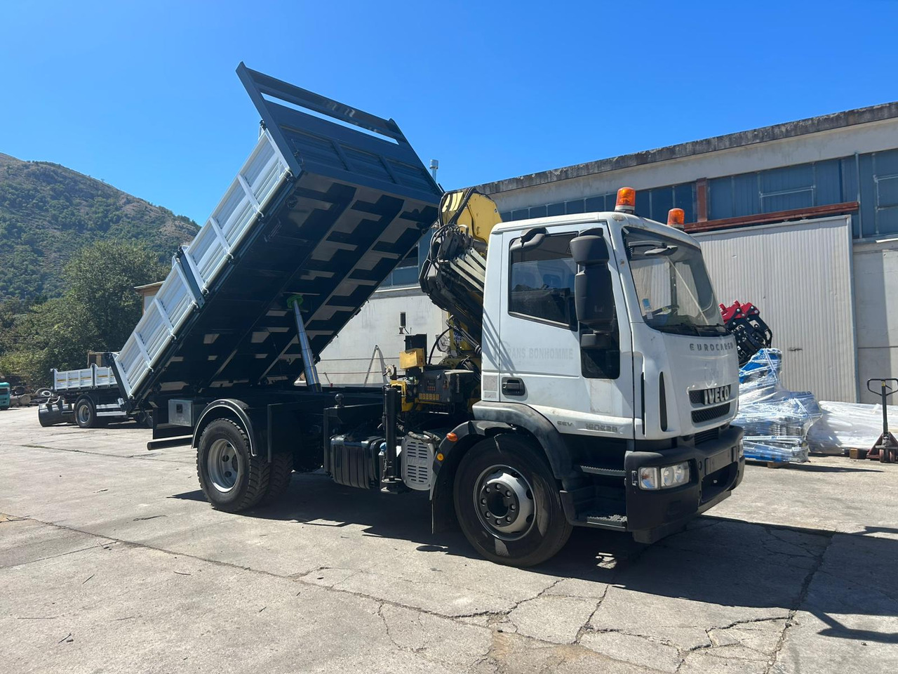 Kamion sa dizalicom IVECO EUROCARGO 160E28: slika 34