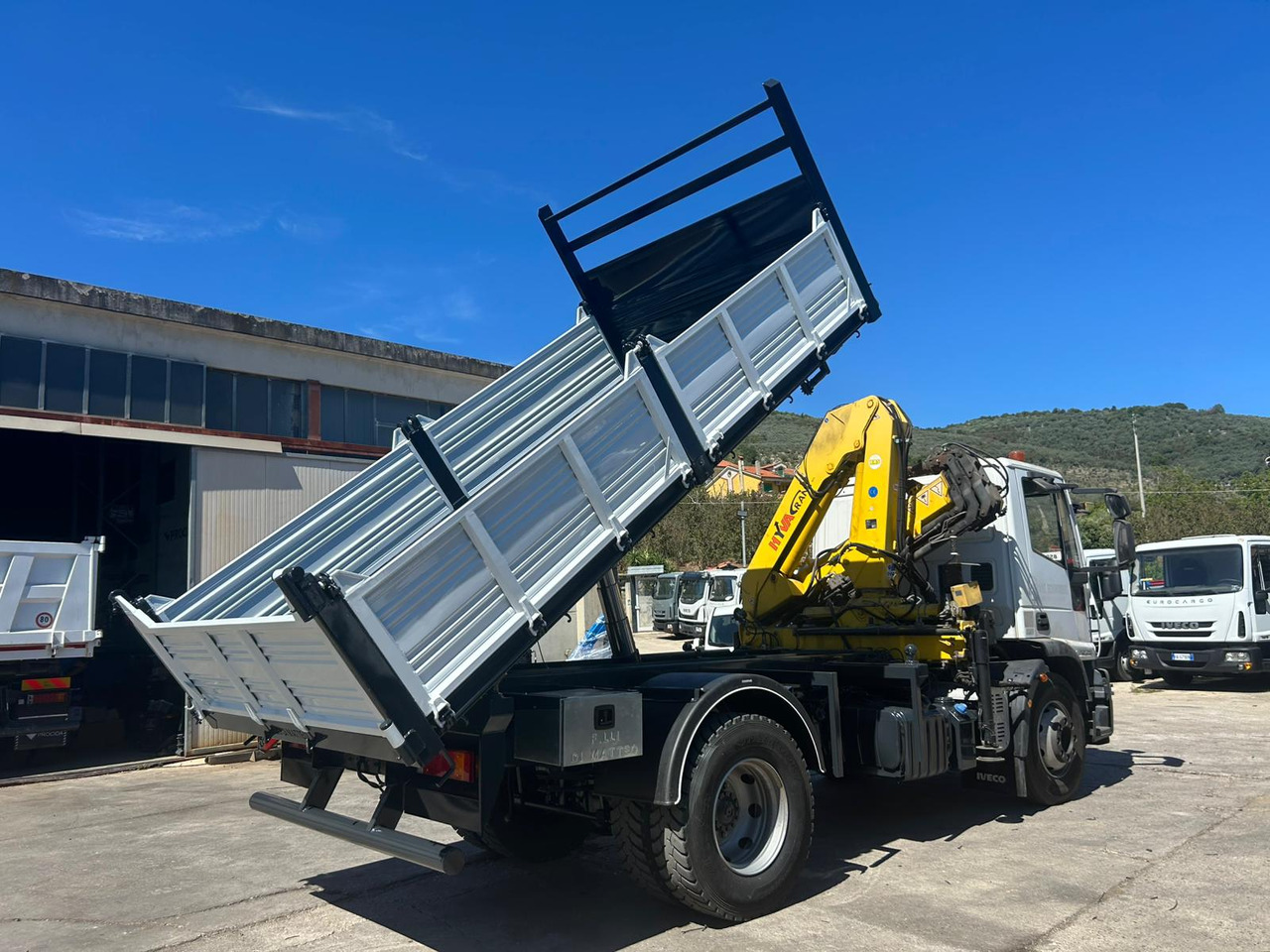 Kamion sa dizalicom IVECO EUROCARGO 160E28: slika 35