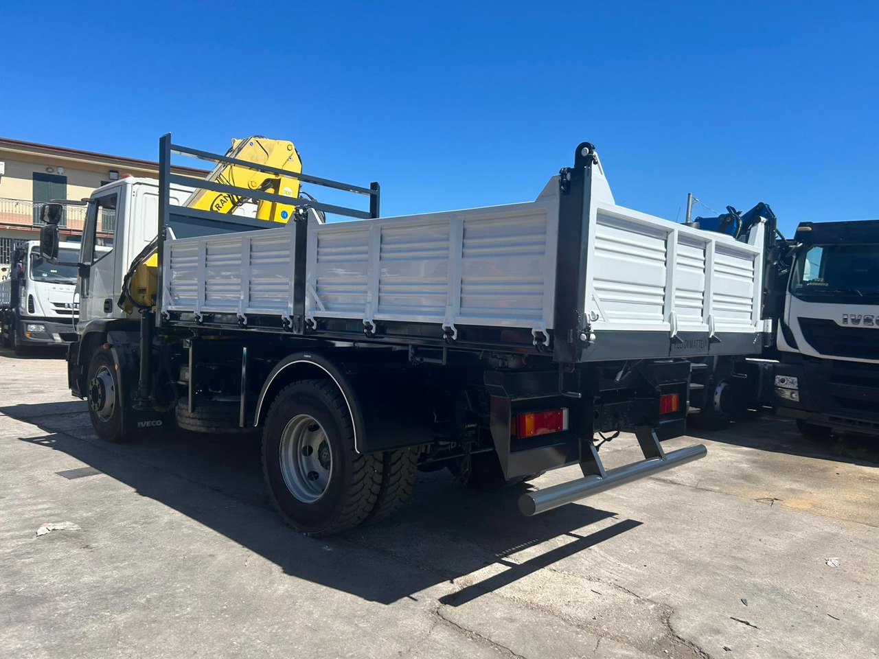 Kamion sa dizalicom IVECO EUROCARGO 160E28: slika 13
