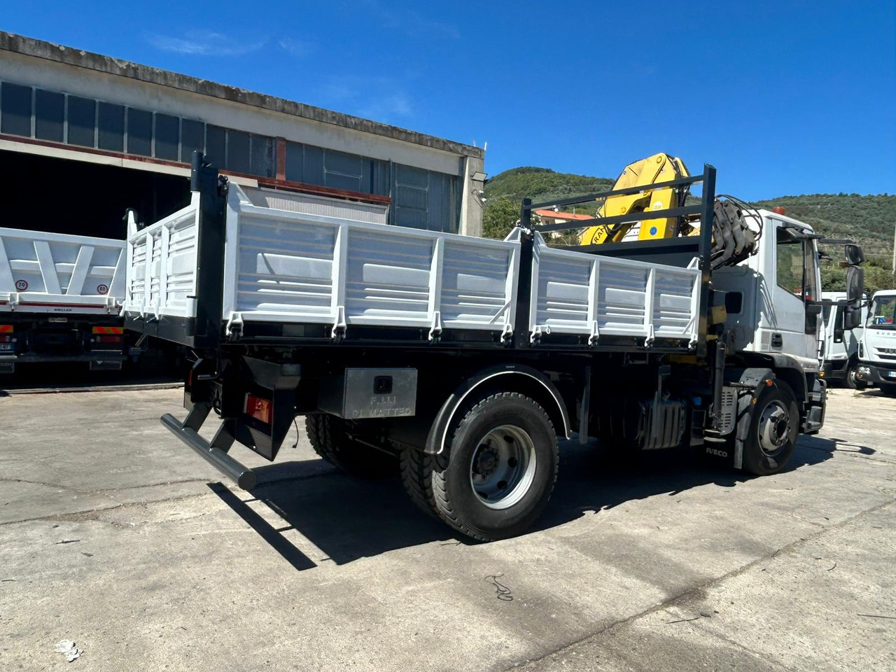 IVECO EUROCARGO 160E28 - Kamion sa dizalicom: slika 5 IVECO EUROCARGO 160E28 - Kamion sa dizalicom: slika 5