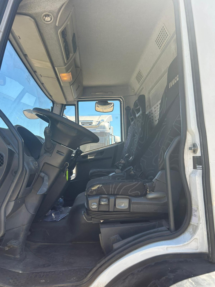 Kamion sa dizalicom IVECO EUROCARGO 160E28: slika 48