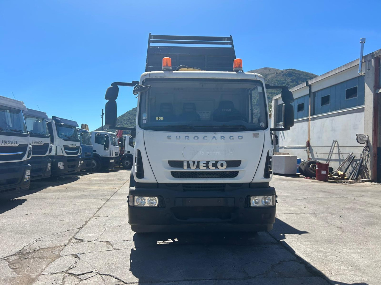Kamion sa dizalicom IVECO EUROCARGO 160E28: slika 30