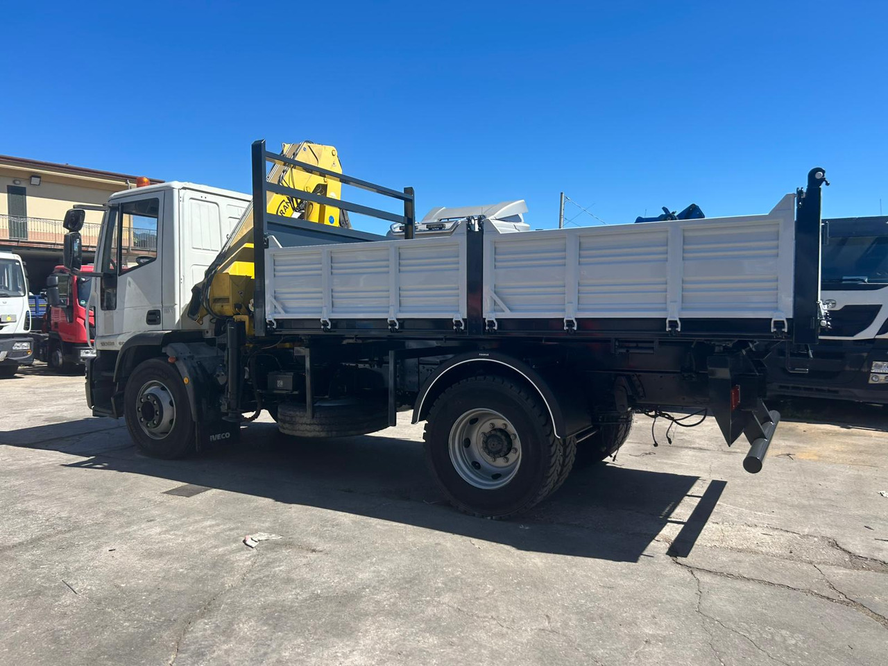 Kamion sa dizalicom IVECO EUROCARGO 160E28: slika 15