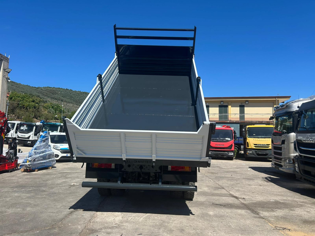 Kamion sa dizalicom IVECO EUROCARGO 160E28: slika 38