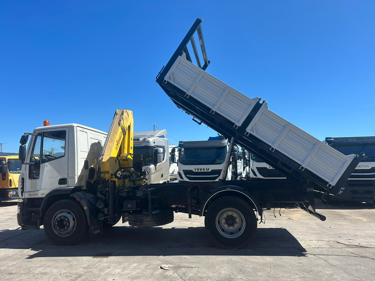 Kamion sa dizalicom IVECO EUROCARGO 160E28: slika 45