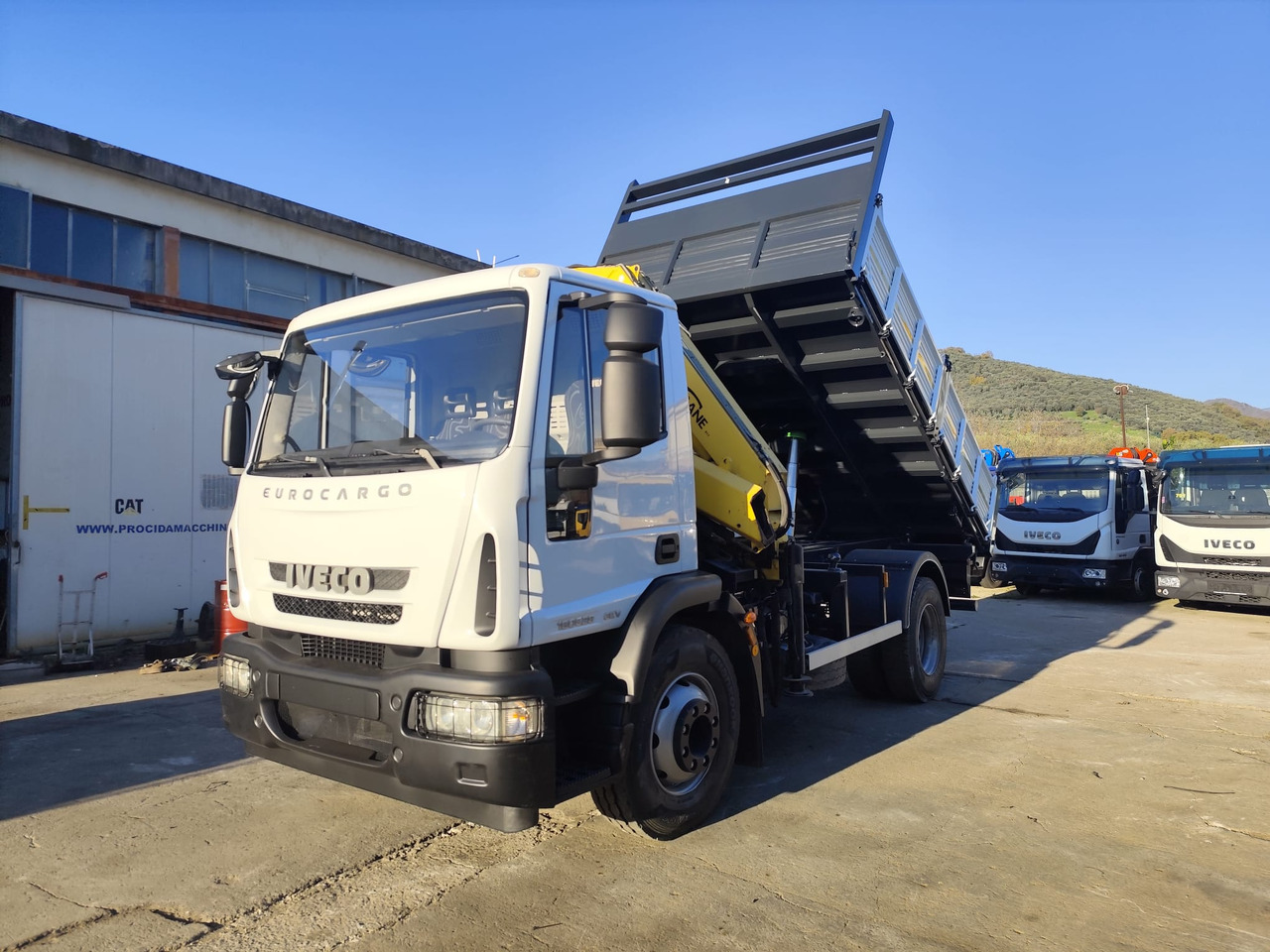 IVECO EUROCARGO 160E28K - Kamion sa dizalicom: slika 1 IVECO EUROCARGO 160E28K - Kamion sa dizalicom: slika 1