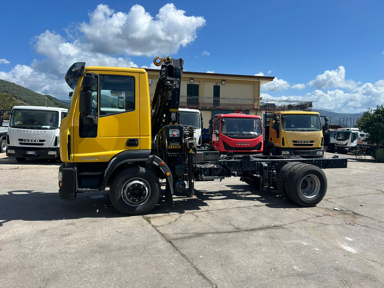 IVECO EUROCARGO 160E30 - Kamion sa dizalicom: slika 4 IVECO EUROCARGO 160E30 - Kamion sa dizalicom: slika 4