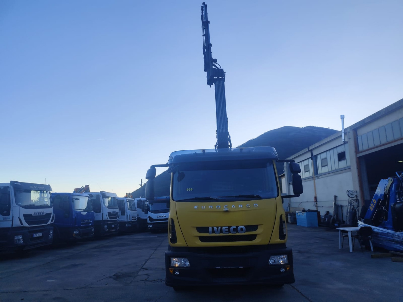 IVECO EUROCARGO 160E30 - Kamion sa dizalicom: slika 4 IVECO EUROCARGO 160E30 - Kamion sa dizalicom: slika 4