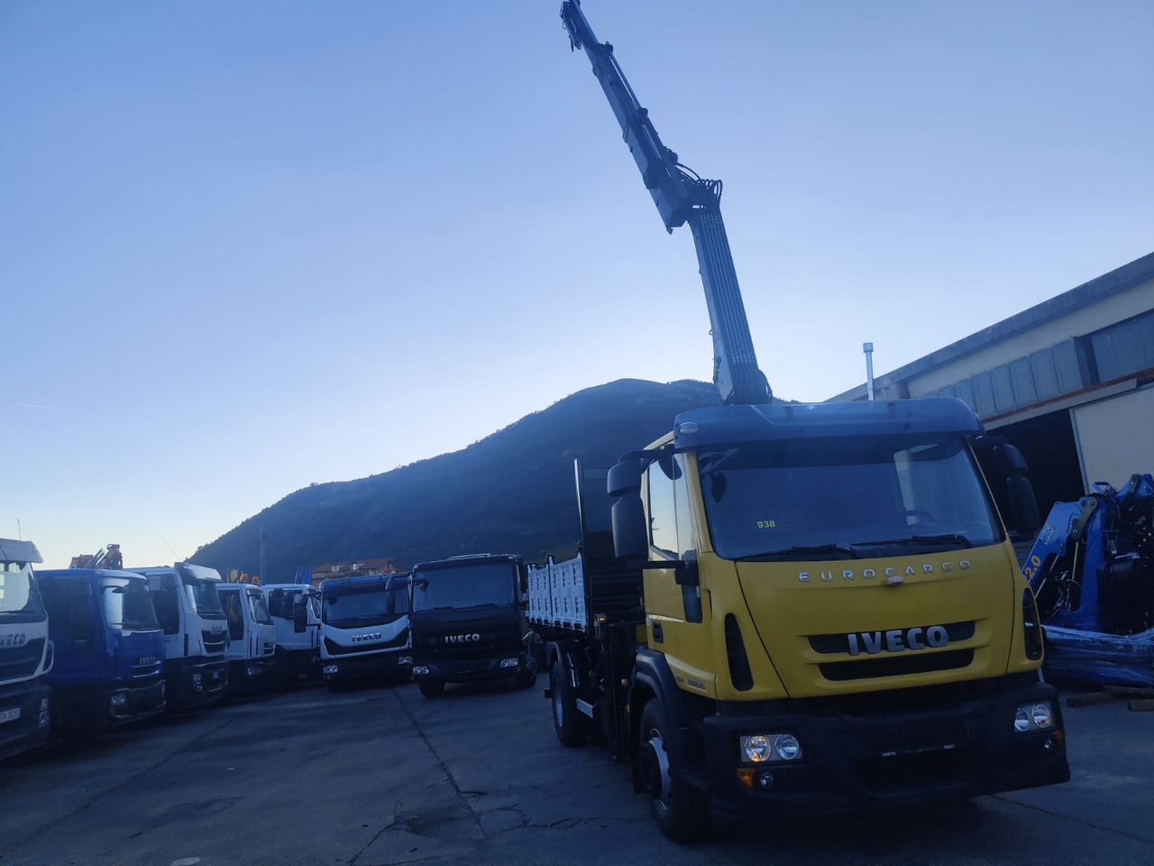 IVECO EUROCARGO 160E30 - Kamion sa dizalicom: slika 3 IVECO EUROCARGO 160E30 - Kamion sa dizalicom: slika 3