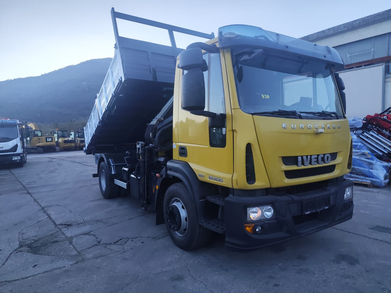 IVECO EUROCARGO 160E30 - Kamion sa dizalicom: slika 1 IVECO EUROCARGO 160E30 - Kamion sa dizalicom: slika 1