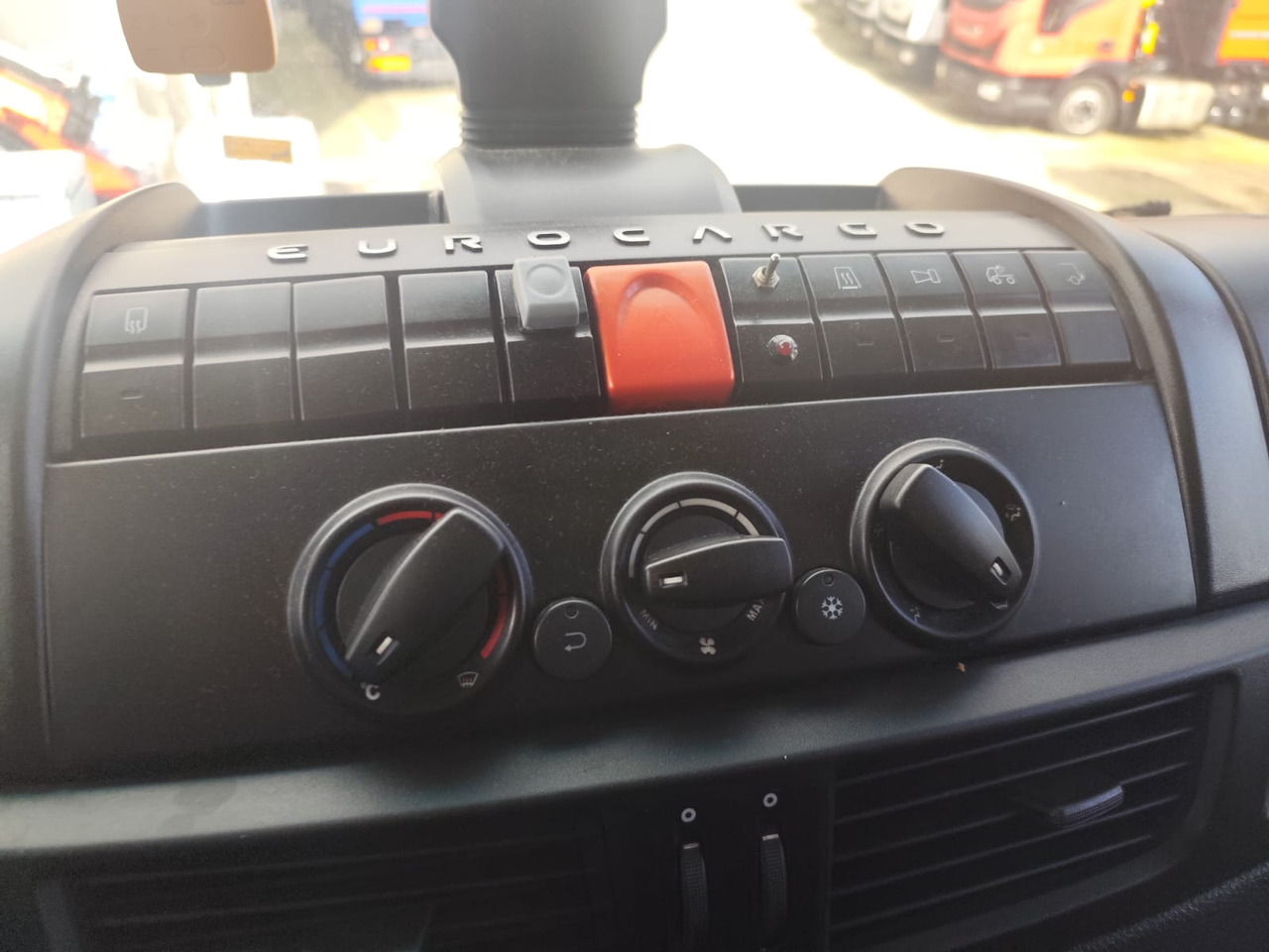 Kamion sa dizalicom, Kamion sa dizalicom IVECO EUROCARGO 180-250: slika 33 Kamion sa dizalicom, Kamion sa dizalicom IVECO EUROCARGO 180-250: slika 33