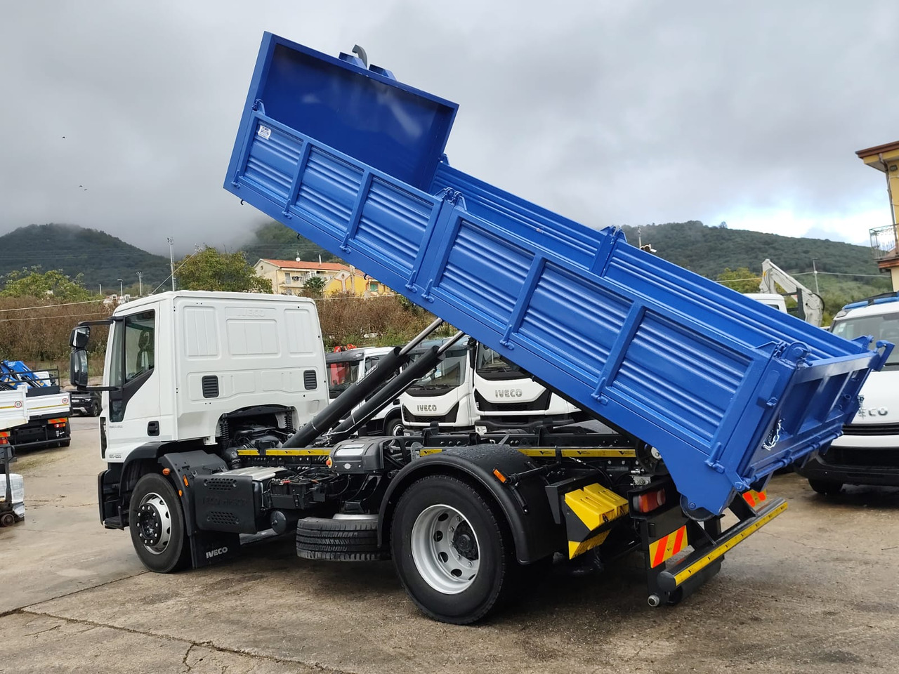 IVECO EUROCARGO 180-250 - Kamion sa hidrauličnom kukom, Kamion sa dizalicom: slika 3 IVECO EUROCARGO 180-250 - Kamion sa hidrauličnom kukom, Kamion sa dizalicom: slika 3