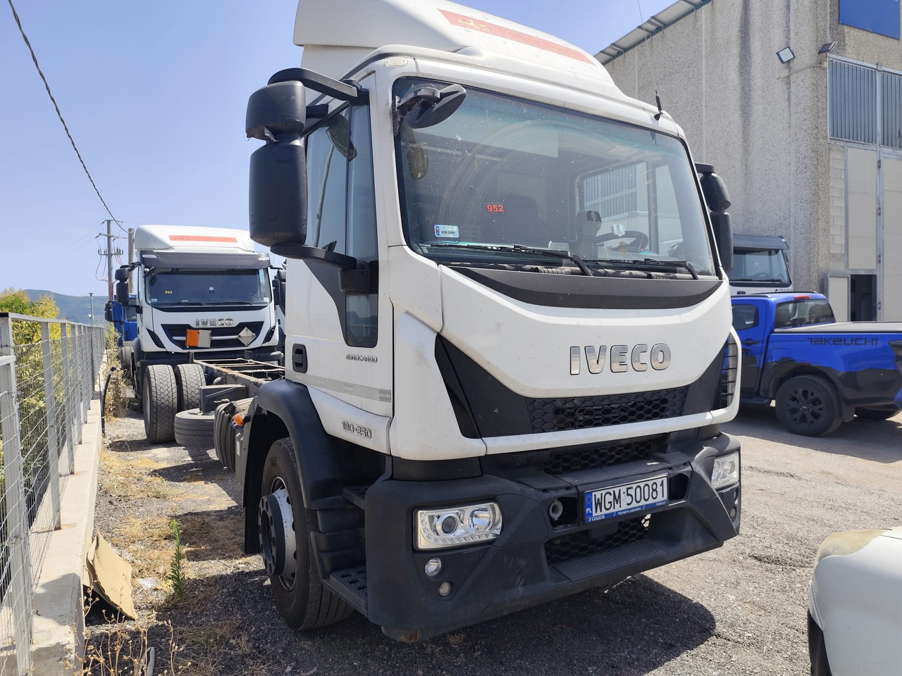 IVECO EUROCARGO 180-250 - Kamion sa golom šasijom i zatvorenom kabinom, Kamion sa dizalicom: slika 1 IVECO EUROCARGO 180-250 - Kamion sa golom šasijom i zatvorenom kabinom, Kamion sa dizalicom: slika 1