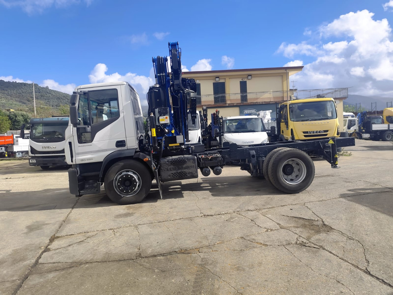 Kamion sa dizalicom, Kamion sa dizalicom IVECO EUROCARGO 180-250: slika 12 Kamion sa dizalicom, Kamion sa dizalicom IVECO EUROCARGO 180-250: slika 12