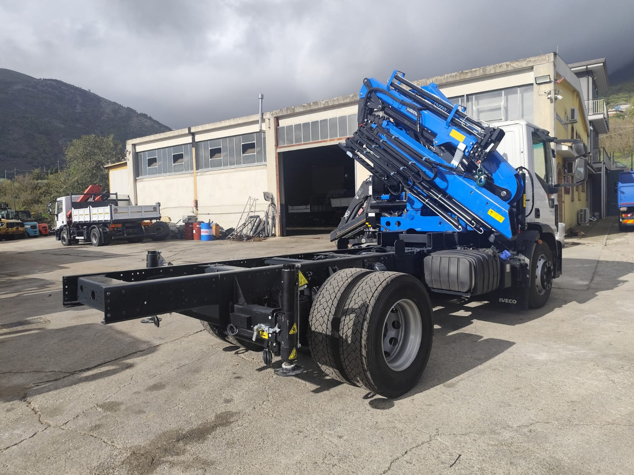 Kamion sa dizalicom, Kamion sa dizalicom IVECO EUROCARGO 180-250: slika 20 Kamion sa dizalicom, Kamion sa dizalicom IVECO EUROCARGO 180-250: slika 20