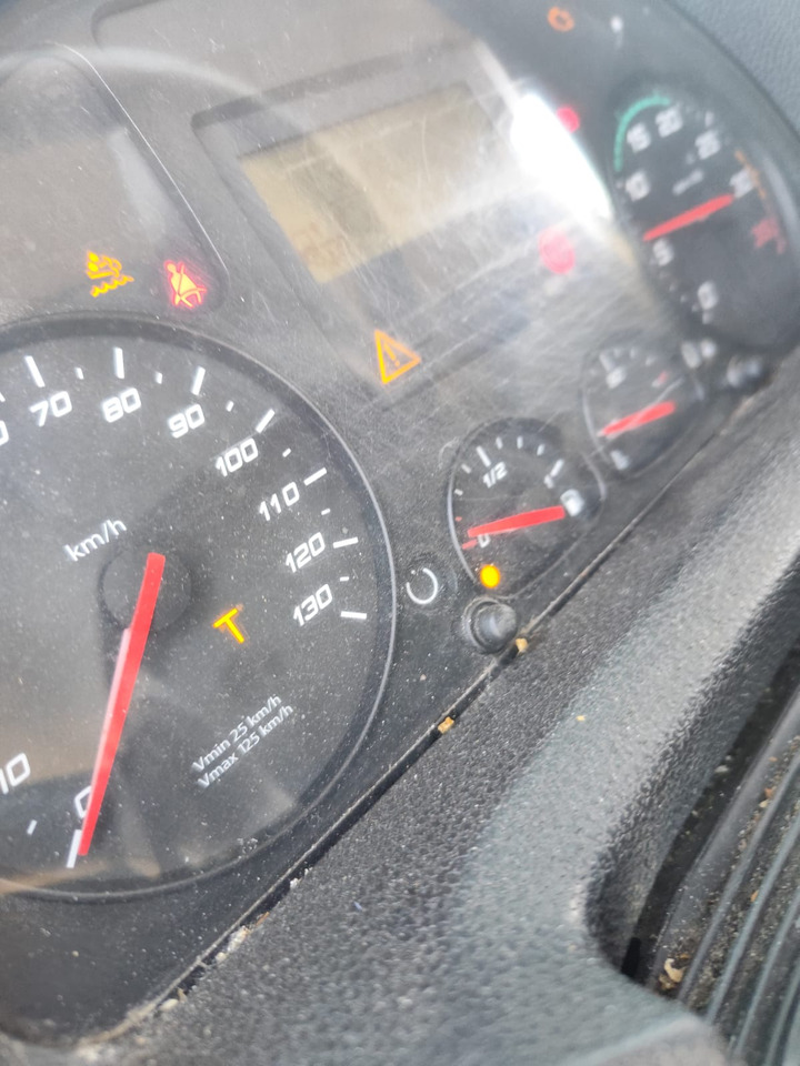 IVECO EUROCARGO 180-250 - Kamion sa hidrauličnom kukom, Kamion sa dizalicom: slika 4 IVECO EUROCARGO 180-250 - Kamion sa hidrauličnom kukom, Kamion sa dizalicom: slika 4
