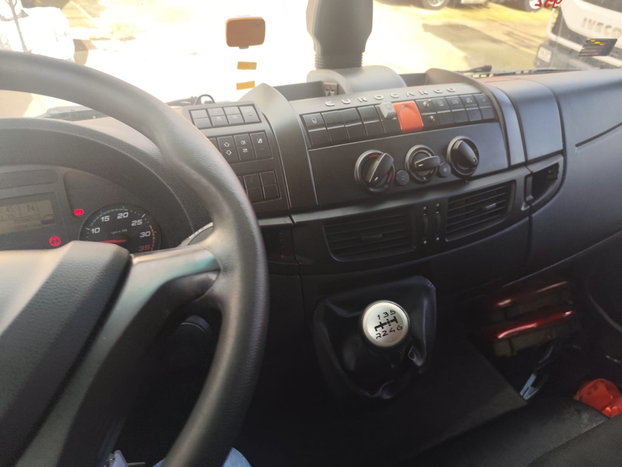 Kamion sa dizalicom, Kamion sa dizalicom IVECO EUROCARGO 180-250: slika 34 Kamion sa dizalicom, Kamion sa dizalicom IVECO EUROCARGO 180-250: slika 34