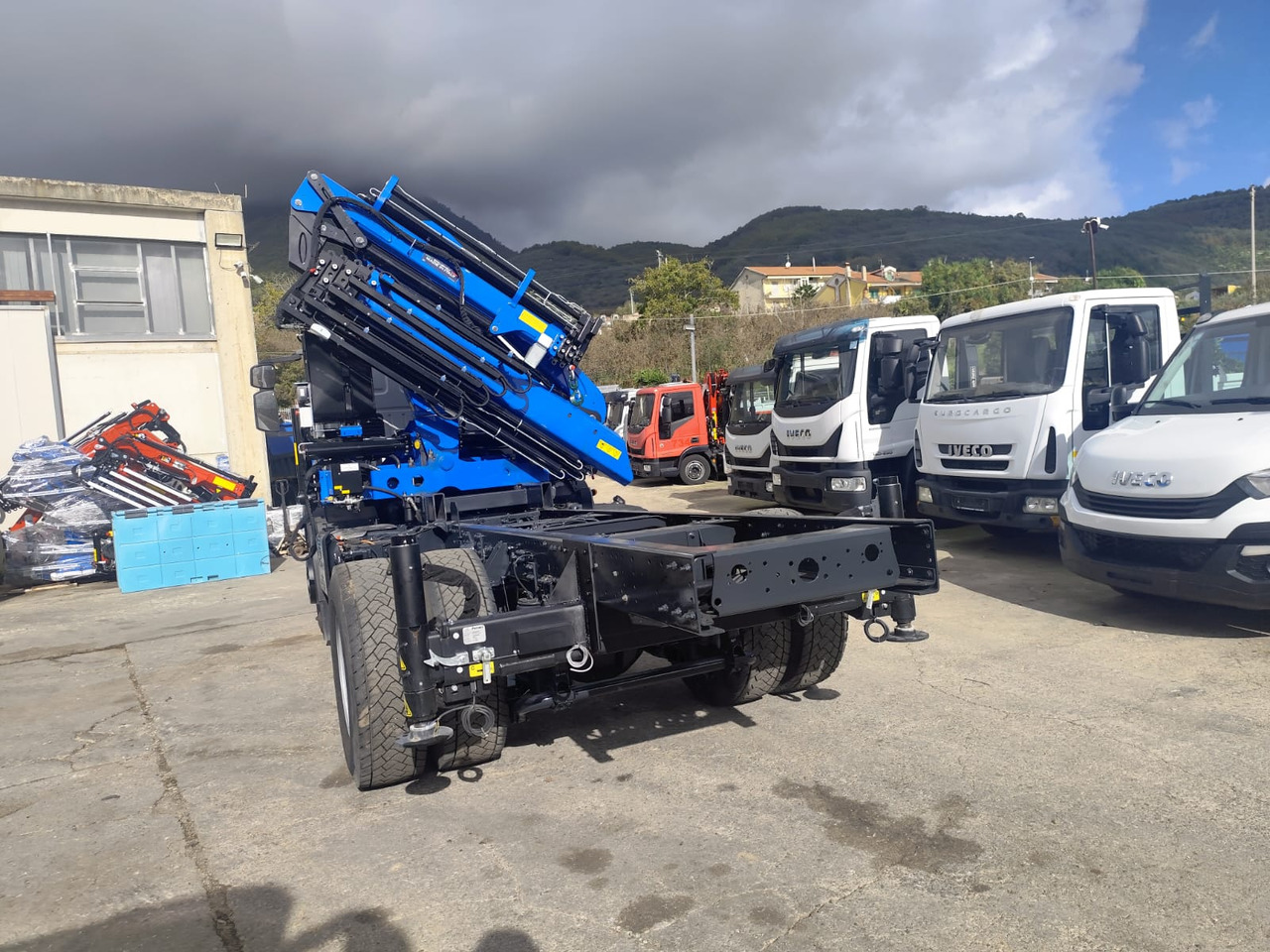 Kamion sa dizalicom, Kamion sa dizalicom IVECO EUROCARGO 180-250: slika 16 Kamion sa dizalicom, Kamion sa dizalicom IVECO EUROCARGO 180-250: slika 16