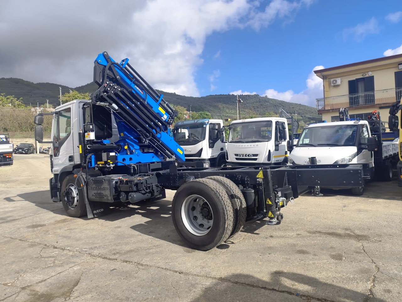 Kamion sa dizalicom, Kamion sa dizalicom IVECO EUROCARGO 180-250: slika 14 Kamion sa dizalicom, Kamion sa dizalicom IVECO EUROCARGO 180-250: slika 14