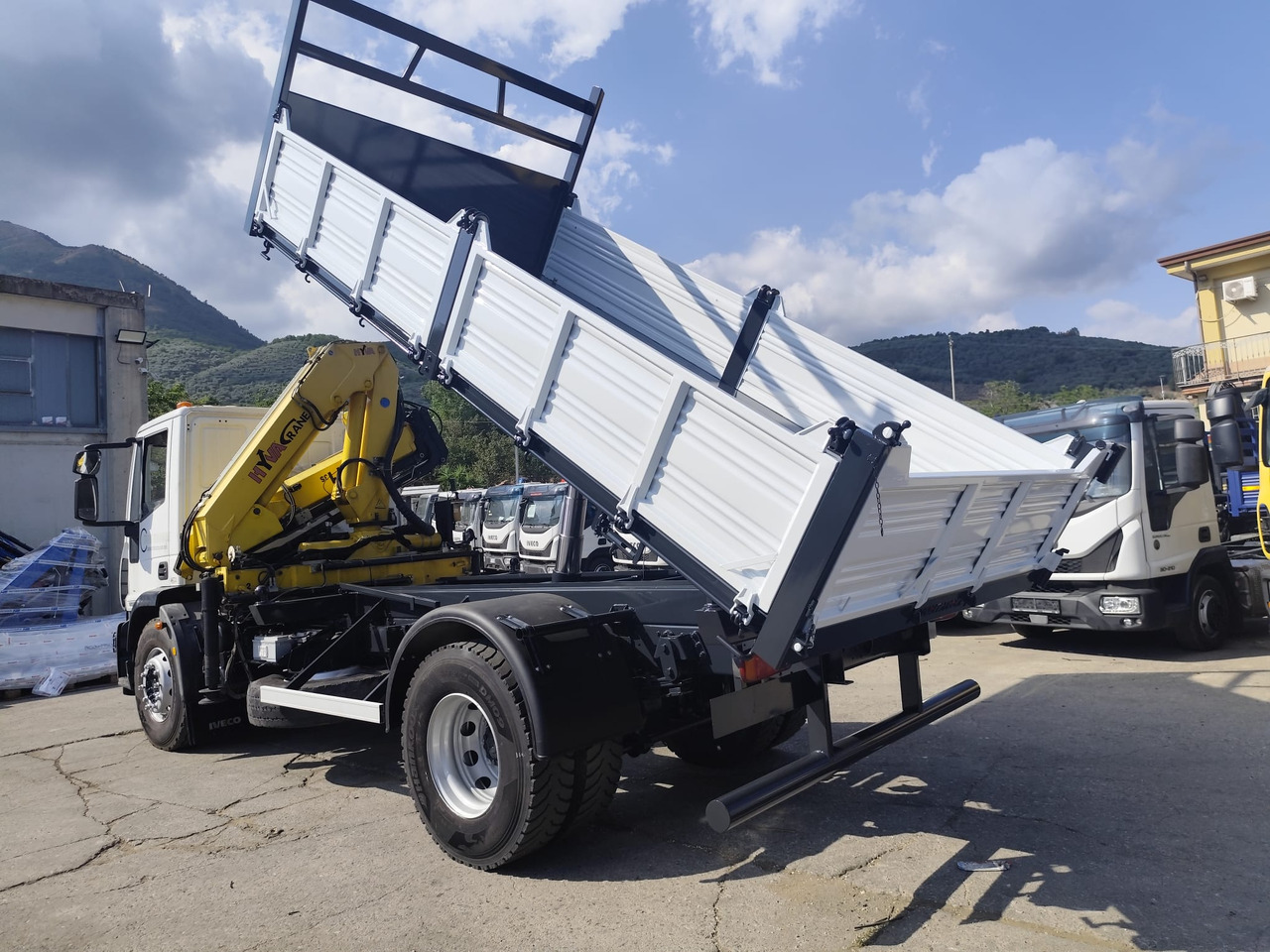 IVECO EUROCARGO 180E30 - Istovarivač, Kamion sa dizalicom: slika 4 IVECO EUROCARGO 180E30 - Istovarivač, Kamion sa dizalicom: slika 4