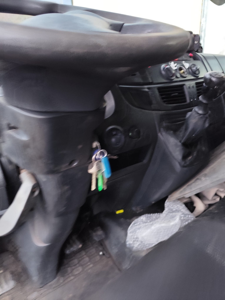 IVECO EUROCARGO 190EL28 - Kamion sa golom šasijom i zatvorenom kabinom: slika 5 IVECO EUROCARGO 190EL28 - Kamion sa golom šasijom i zatvorenom kabinom: slika 5