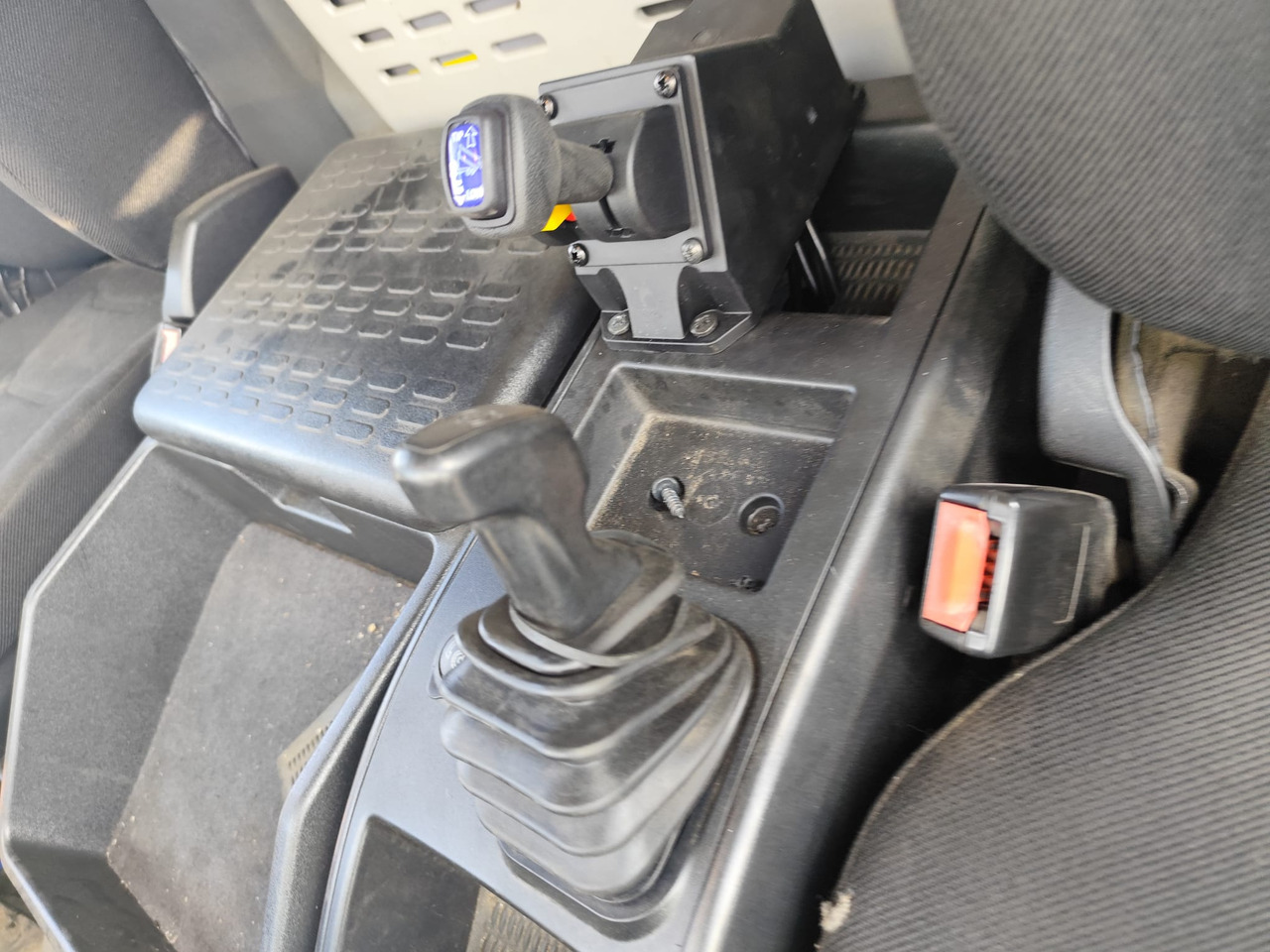 IVECO EUROCARGO 75-160 - Kamion sa dizalicom: slika 5 IVECO EUROCARGO 75-160 - Kamion sa dizalicom: slika 5