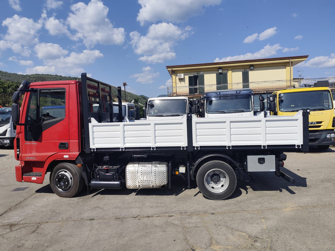IVECO EUROCARGO 80-190 - Kamion sa golom šasijom i zatvorenom kabinom: slika 3 IVECO EUROCARGO 80-190 - Kamion sa golom šasijom i zatvorenom kabinom: slika 3