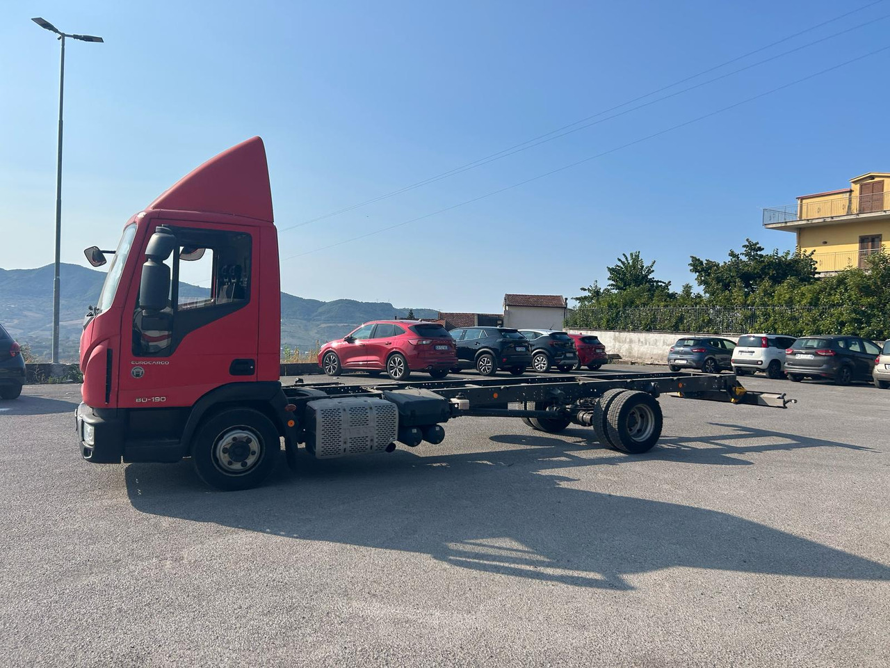 IVECO EUROCARGO 80-190 - Kamion sa golom šasijom i zatvorenom kabinom: slika 3 IVECO EUROCARGO 80-190 - Kamion sa golom šasijom i zatvorenom kabinom: slika 3