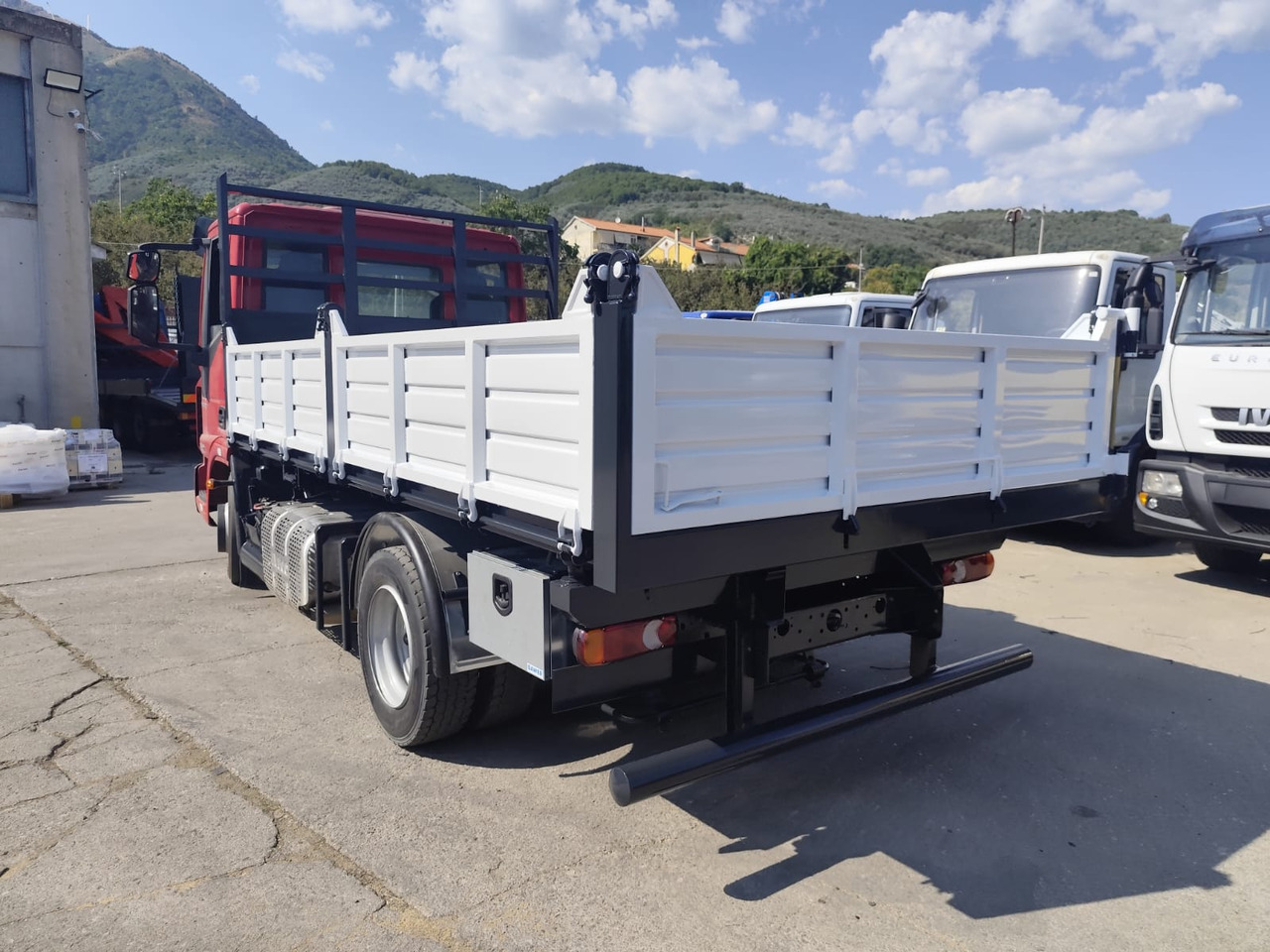 IVECO EUROCARGO 80-190 - Kamion sa golom šasijom i zatvorenom kabinom: slika 5 IVECO EUROCARGO 80-190 - Kamion sa golom šasijom i zatvorenom kabinom: slika 5