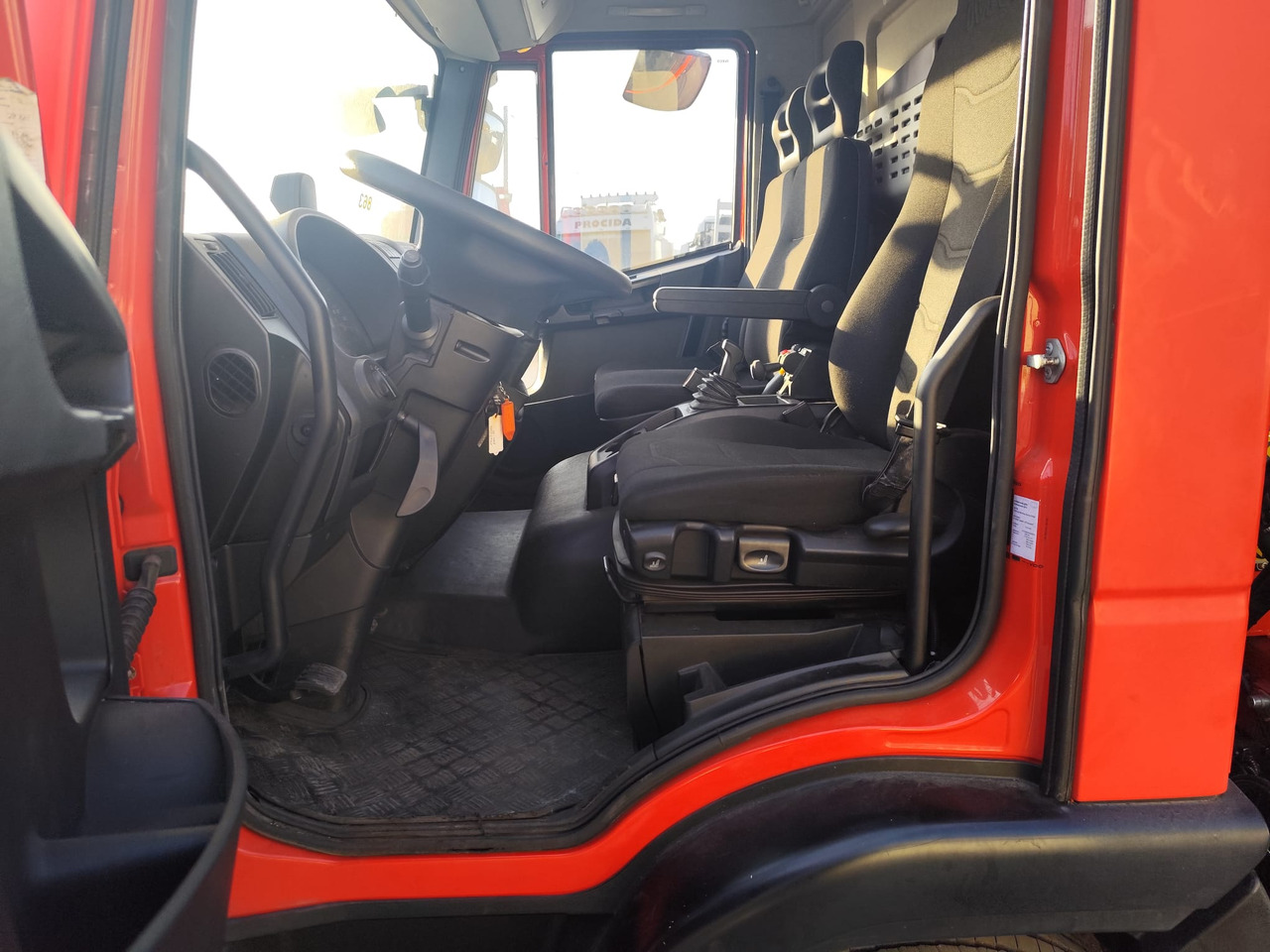 Kamion sa dizalicom, Istovarivač IVECO EUROCARGO 80-190: slika 24 Kamion sa dizalicom, Istovarivač IVECO EUROCARGO 80-190: slika 24