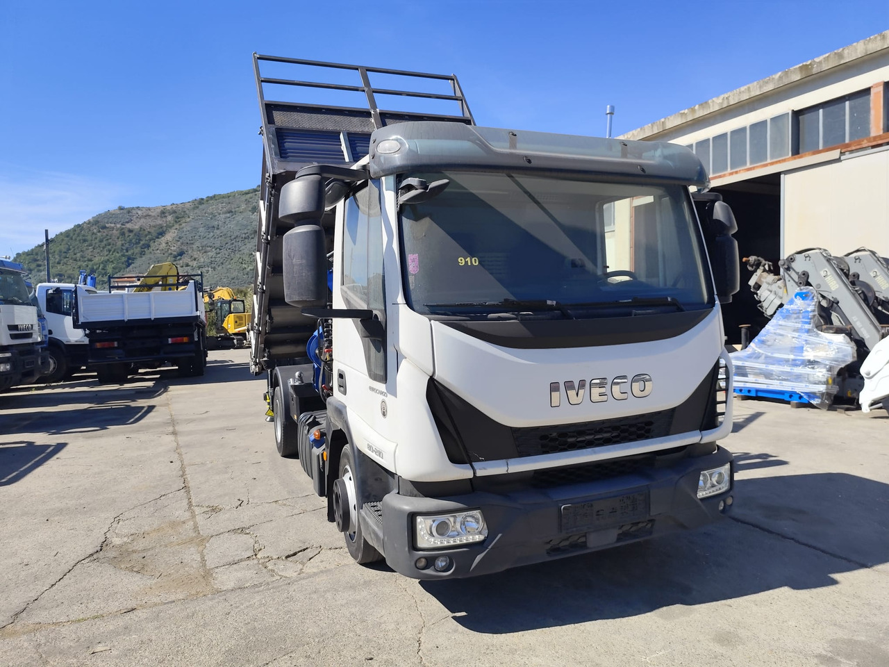 IVECO EUROCARGO 80-210 - Kamion sa dizalicom, Istovarivač: slika 5 IVECO EUROCARGO 80-210 - Kamion sa dizalicom, Istovarivač: slika 5