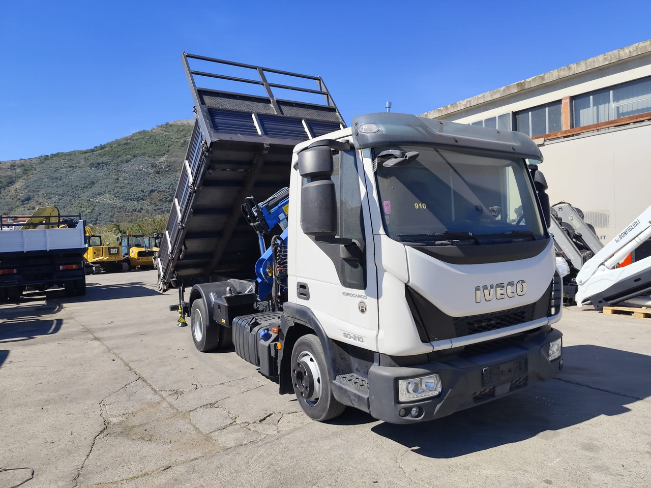 IVECO EUROCARGO 80-210 - Kamion sa dizalicom, Istovarivač: slika 1 IVECO EUROCARGO 80-210 - Kamion sa dizalicom, Istovarivač: slika 1