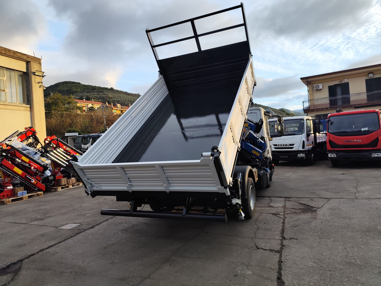 IVECO EUROCARGO 80-210 - Kamion sa dizalicom, Istovarivač: slika 5 IVECO EUROCARGO 80-210 - Kamion sa dizalicom, Istovarivač: slika 5