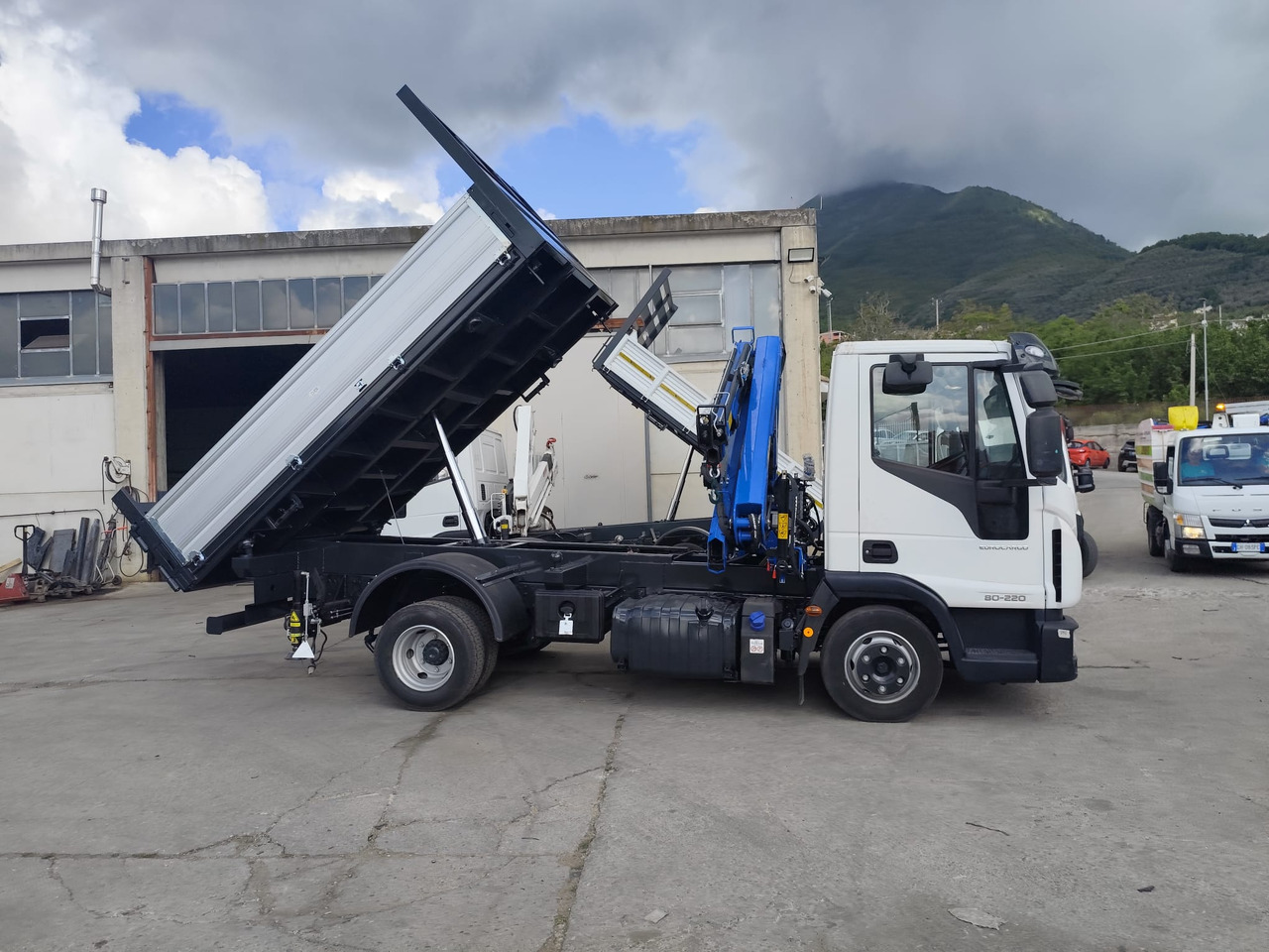 IVECO EUROCARGO 80-220 - Kamion sa dizalicom: slika 5 IVECO EUROCARGO 80-220 - Kamion sa dizalicom: slika 5