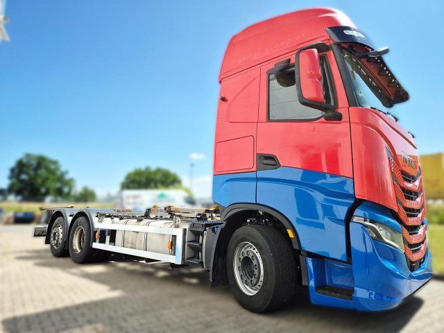 IVECO S-WAY AS260S48 Y - Kamion sa golom šasijom i zatvorenom kabinom: slika 3 IVECO S-WAY AS260S48 Y - Kamion sa golom šasijom i zatvorenom kabinom: slika 3