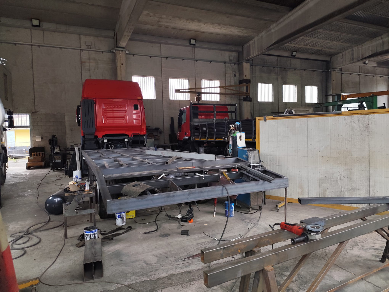IVECO S-WAY AS260S48 Y - Kamion sa tovarnim sandukom: slika 3 IVECO S-WAY AS260S48 Y - Kamion sa tovarnim sandukom: slika 3