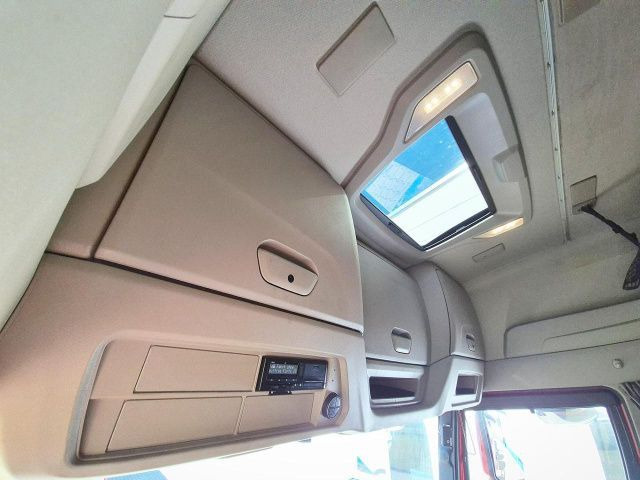 IVECO S-WAY AS260S48 Y - Kamion sa golom šasijom i zatvorenom kabinom: slika 2 IVECO S-WAY AS260S48 Y - Kamion sa golom šasijom i zatvorenom kabinom: slika 2