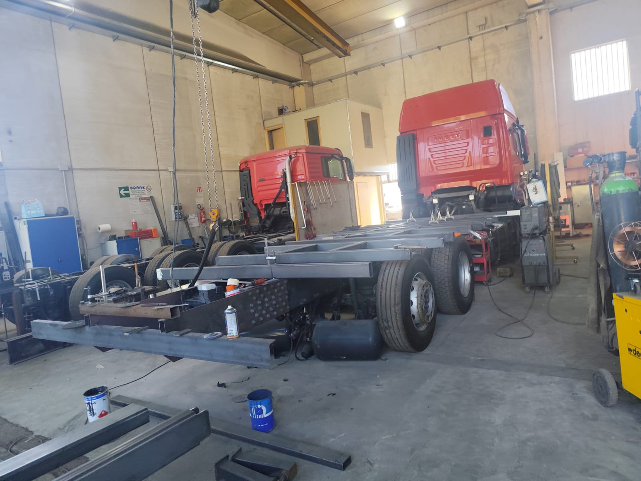 IVECO S-WAY AS260S48 Y - Kamion sa golom šasijom i zatvorenom kabinom: slika 3 IVECO S-WAY AS260S48 Y - Kamion sa golom šasijom i zatvorenom kabinom: slika 3
