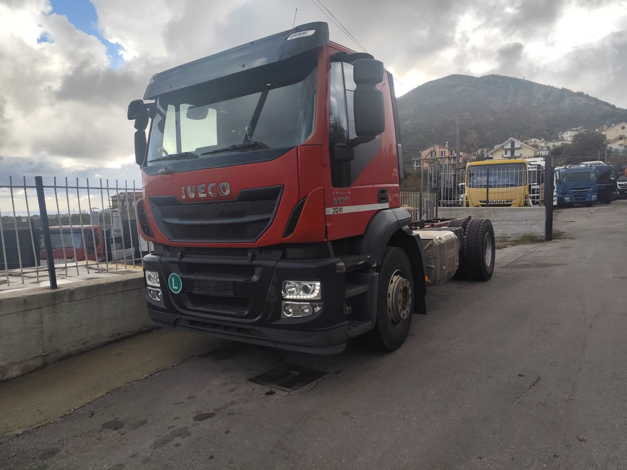IVECO STRALIS 190S31 - Kamion sa golom šasijom i zatvorenom kabinom: slika 1 IVECO STRALIS 190S31 - Kamion sa golom šasijom i zatvorenom kabinom: slika 1