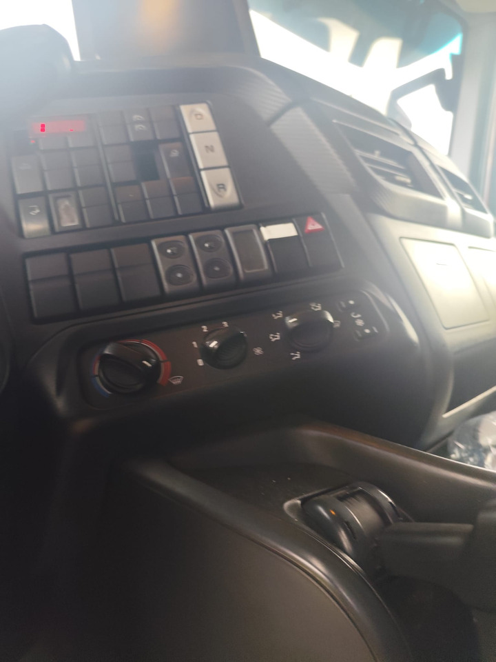 IVECO STRALIS 190S31 - Kamion sa golom šasijom i zatvorenom kabinom: slika 3 IVECO STRALIS 190S31 - Kamion sa golom šasijom i zatvorenom kabinom: slika 3