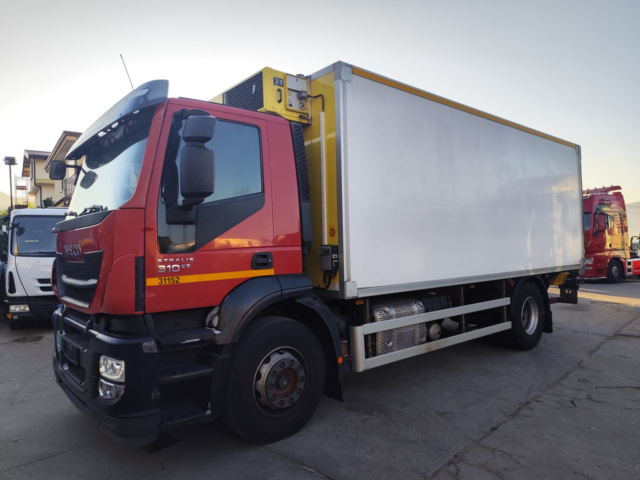 IVECO STRALIS 190S31 - Kamion sa golom šasijom i zatvorenom kabinom: slika 3 IVECO STRALIS 190S31 - Kamion sa golom šasijom i zatvorenom kabinom: slika 3