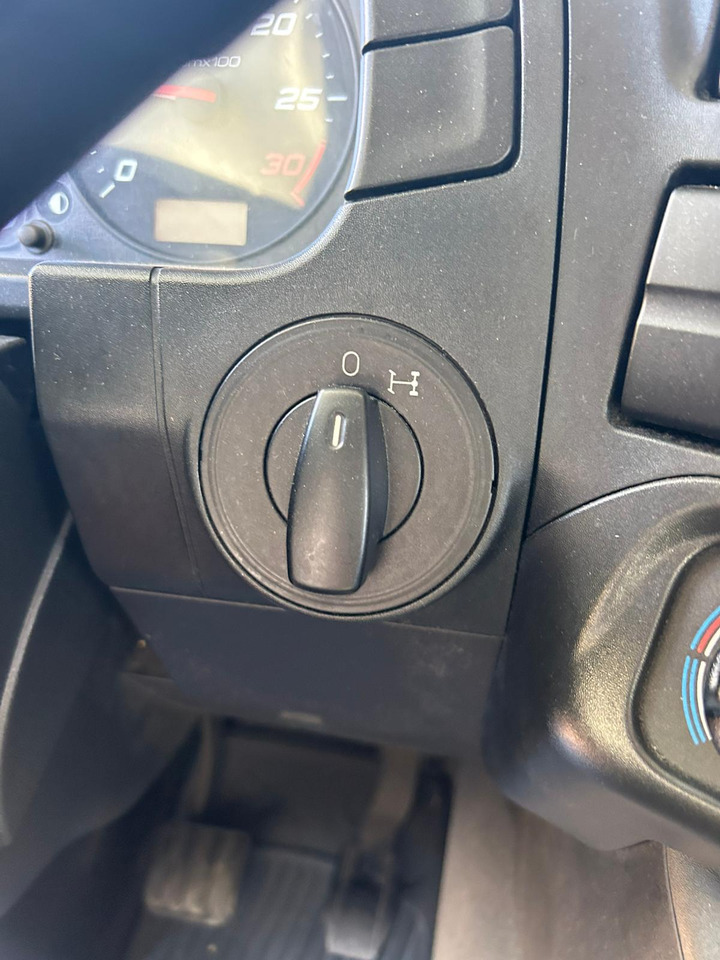 IVECO STRALIS 190S31 - Kamion sa golom šasijom i zatvorenom kabinom: slika 4 IVECO STRALIS 190S31 - Kamion sa golom šasijom i zatvorenom kabinom: slika 4