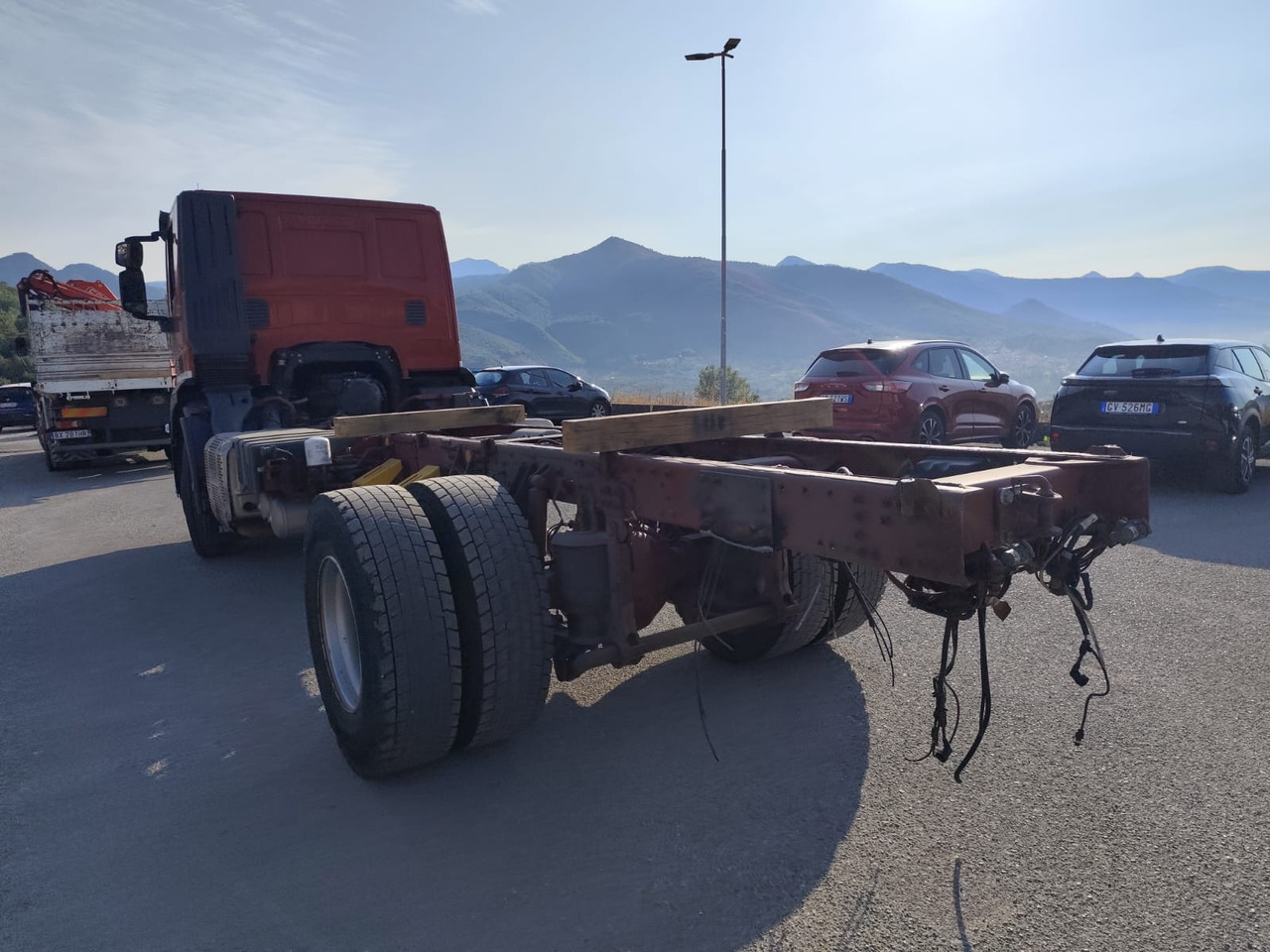 Kamion sa golom šasijom i zatvorenom kabinom IVECO STRALIS 190S31: slika 7