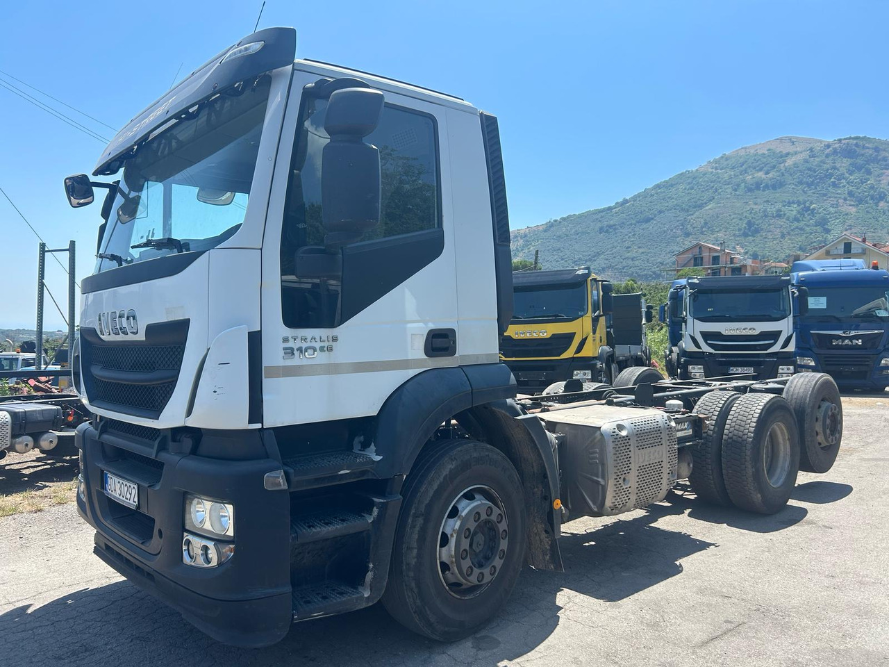 IVECO STRALIS AD 260S31 - Kamion sa golom šasijom i zatvorenom kabinom: slika 2 IVECO STRALIS AD 260S31 - Kamion sa golom šasijom i zatvorenom kabinom: slika 2