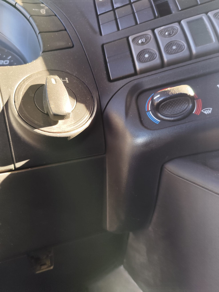 IVECO STRALIS AD 260S31 - Kamion sa tovarnim sandukom: slika 5 IVECO STRALIS AD 260S31 - Kamion sa tovarnim sandukom: slika 5