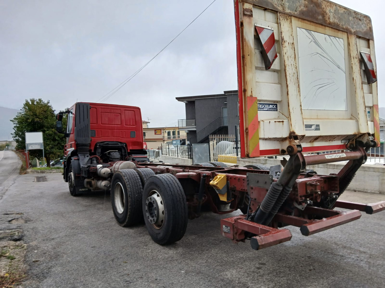 Kamion sa golom šasijom i zatvorenom kabinom IVECO STRALIS AD 260S31: slika 11