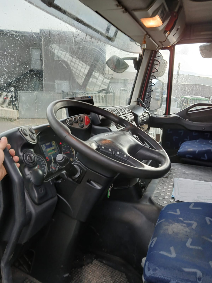 IVECO STRALIS AD 260S31 - Kamion sa golom šasijom i zatvorenom kabinom: slika 4 IVECO STRALIS AD 260S31 - Kamion sa golom šasijom i zatvorenom kabinom: slika 4