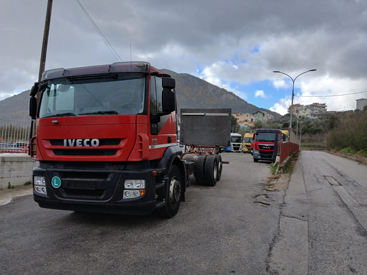 Kamion sa golom šasijom i zatvorenom kabinom IVECO STRALIS AD 260S31: slika 19